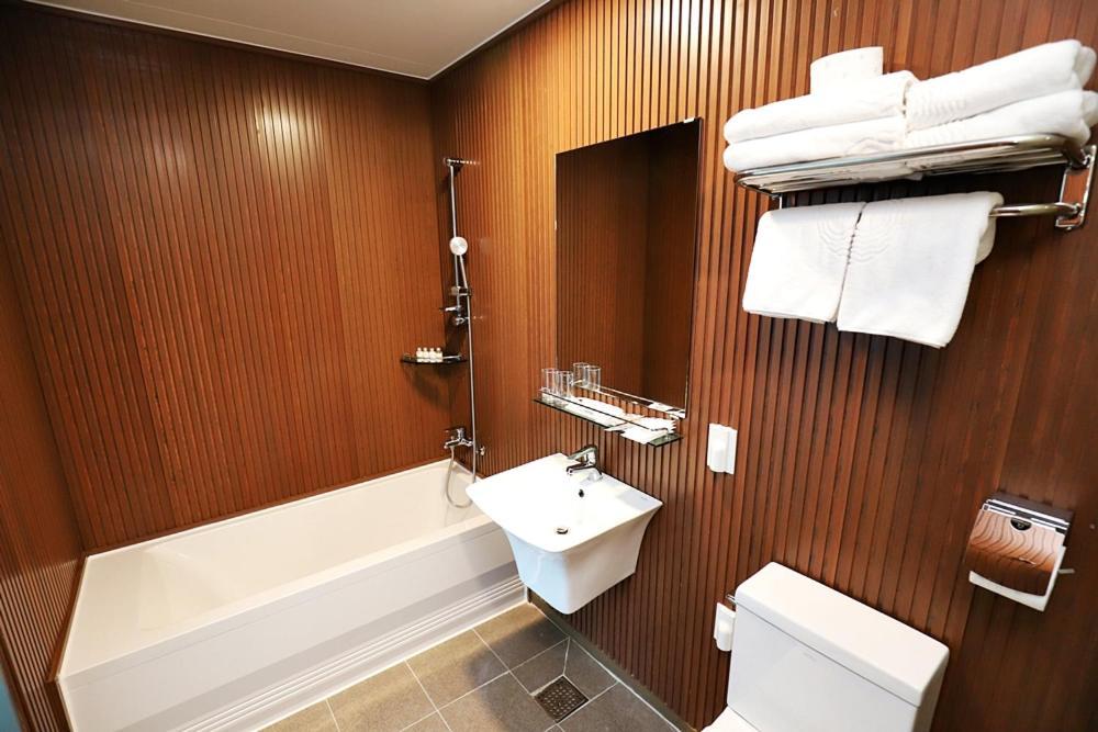 Sea Moon Tourist Hotel Incshon Kültér fotó